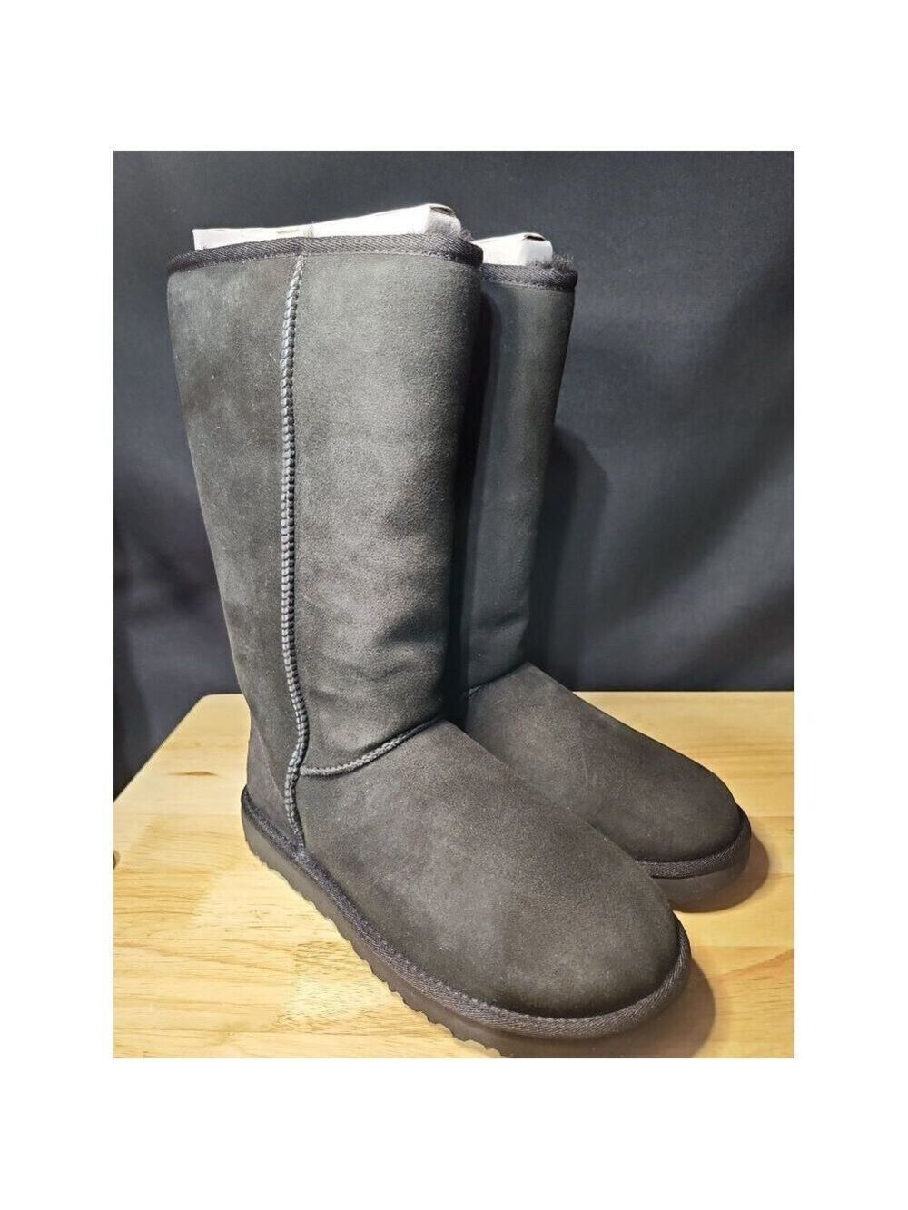 UGG boot w classic tall II size 8